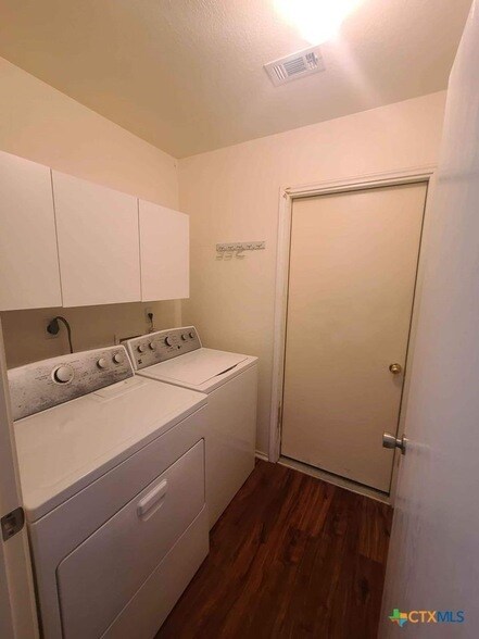 Building Photo - 4504 Aspen Dr