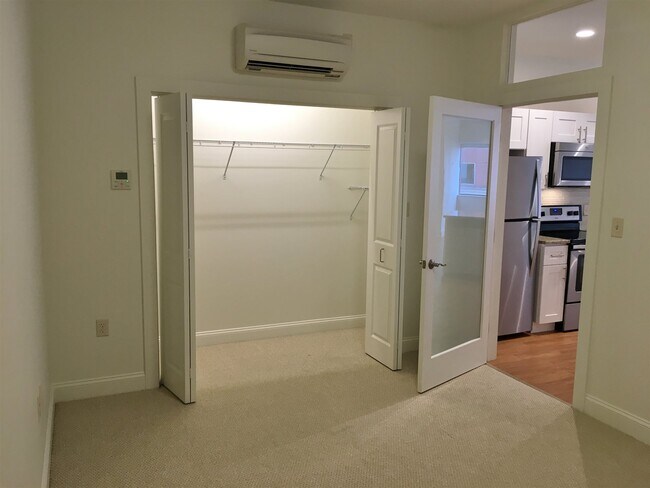 Building Photo - 875 Elm St