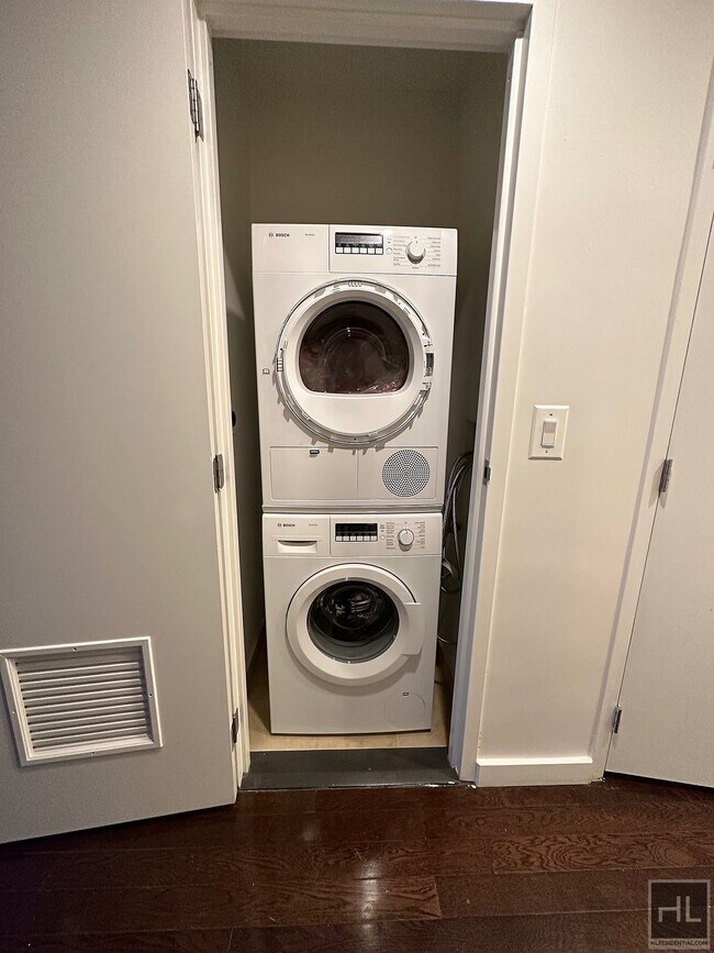 Building Photo - BROADWAY