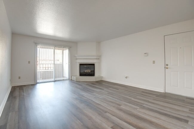 Building Photo - 2606 S Durango Dr