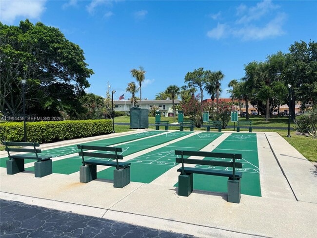 Building Photo - 1323 Bayshore Dr