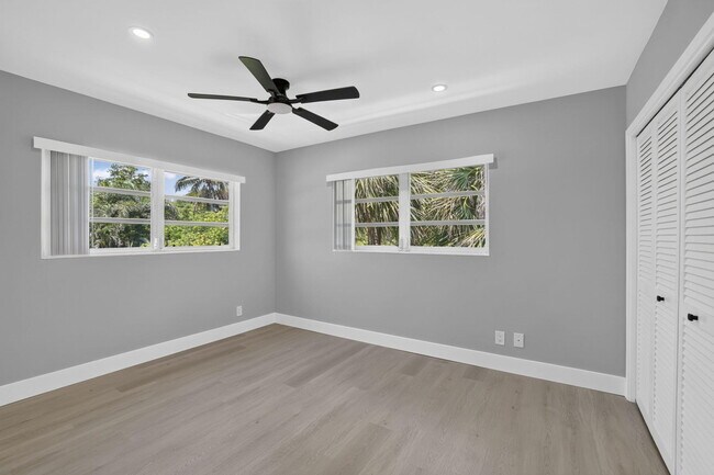 Building Photo - 2755 NE 28th Ave