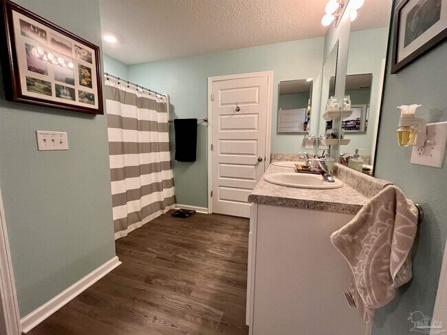 Building Photo - 5375 Peach Dr