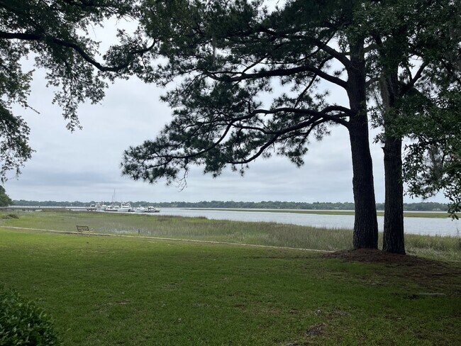 Building Photo - Stunning Waterfront Townhouse with 3 Bedrooms and 3 Full Bathrooms in Beaufort, SC!