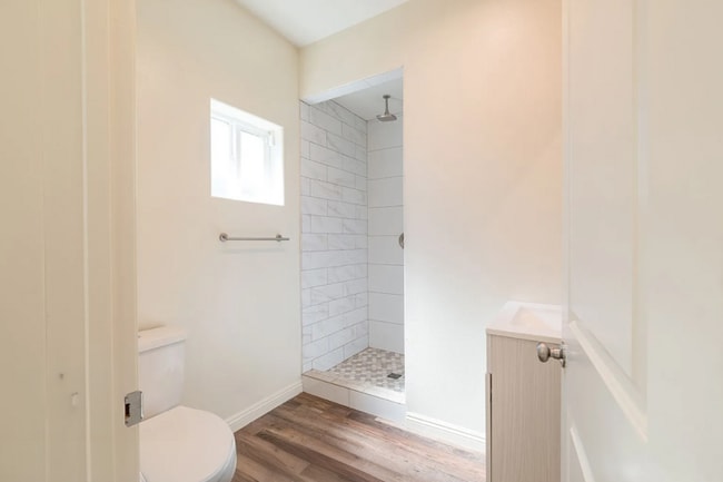 Building Photo - 3258 1/2 Dundas St. Los Angeles