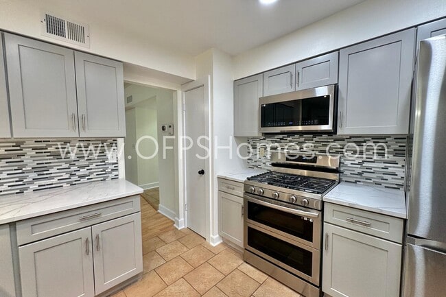 Building Photo - 3935 Balsam Dr