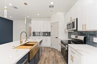 Building Photo - 113 Gans St