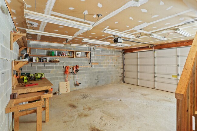 Building Photo - 2527 Swift Run St