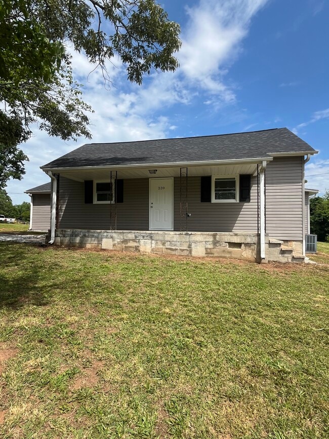 Building Photo - 239 Thorn Dr