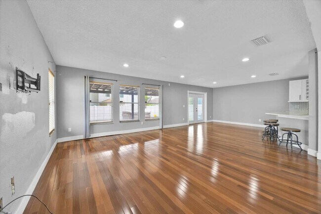 Building Photo - 409 Rona Ln