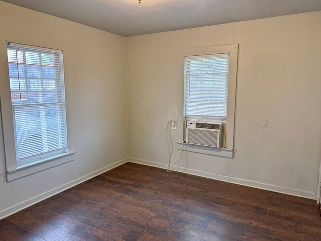 Building Photo - 1818 Collins Ave