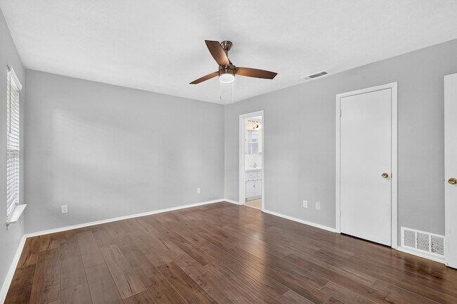 Building Photo - 11143 Joymeadow Dr
