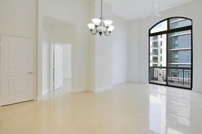 Building Photo - 701 S Olive Ave