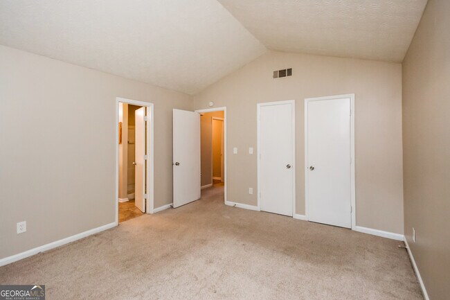Building Photo - 2050 Downs Pl