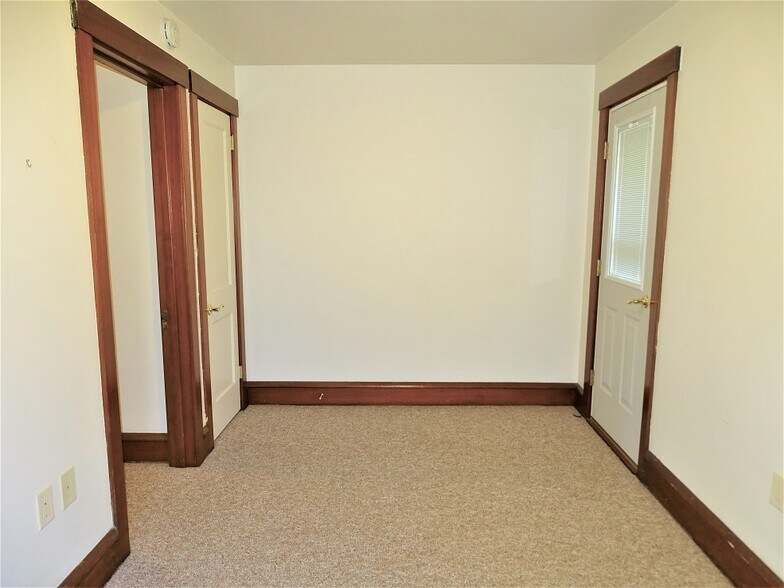 Building Photo - 43 E Pine St
