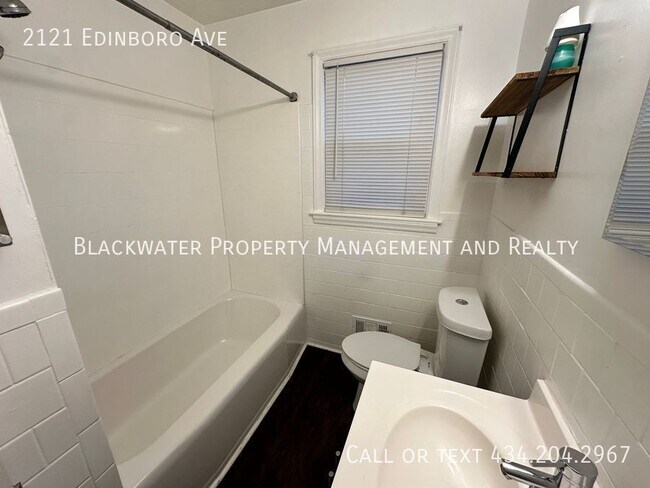 Building Photo - Move In Special! 1/2 Off First Full Month'...