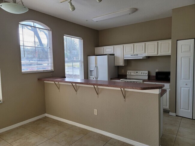 Building Photo - Large Sunridge Palms townhome across from USF!