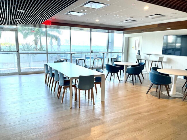 Building Photo - 1800 Sunset Harbour Dr