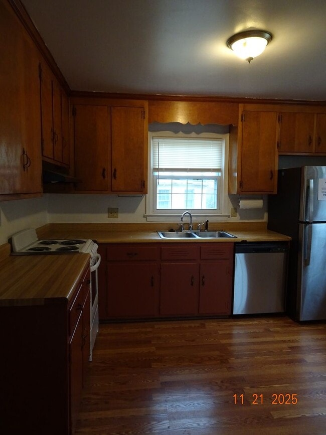 Building Photo - Single Home in Holiday Park for Rent