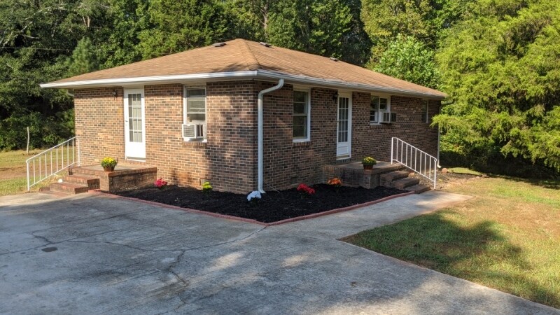 Primary Photo - 105 Leona Dr