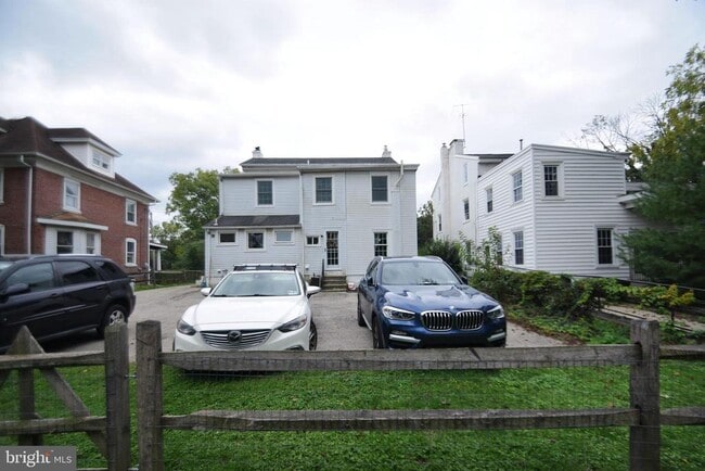 Building Photo - 19 E Germantown Pike