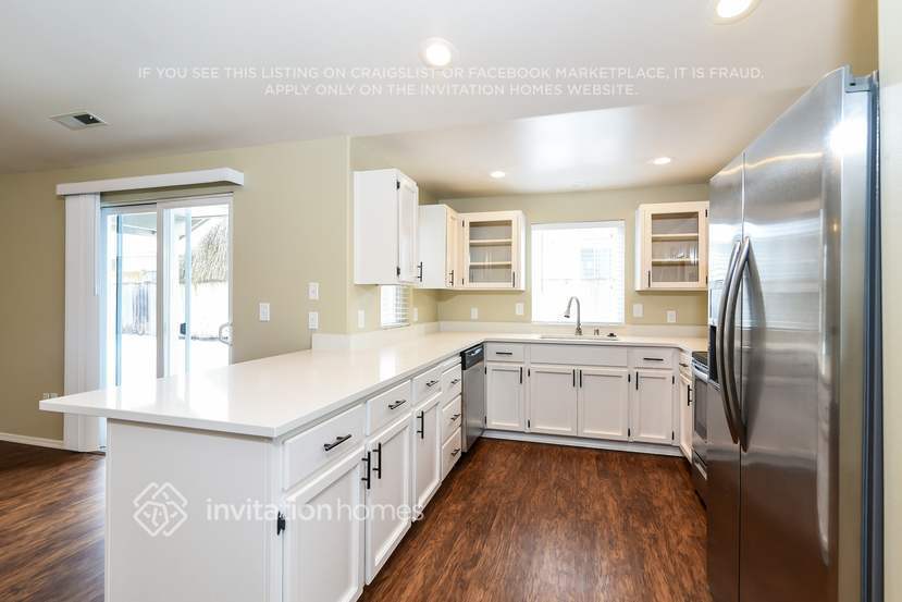 Building Photo - 18511 E Country Club Dr