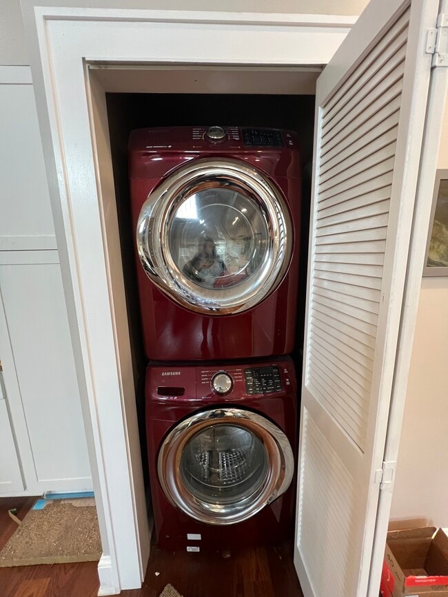 Building Photo - 2 Fall Pippin Ln