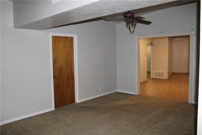 Building Photo - 740 Santa Clara Dr
