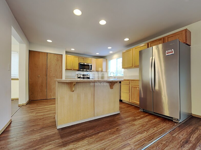 Building Photo - 809 Mac Ln SE