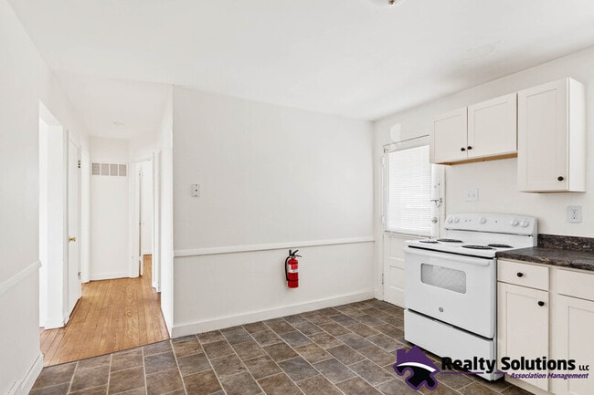 Building Photo - 503 4th St