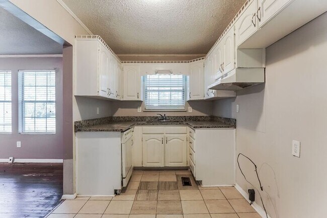 Building Photo - 5517 Kiska Ave