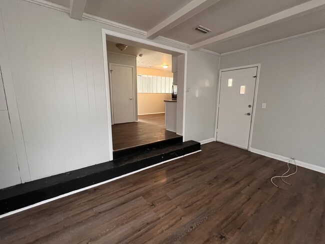 Building Photo - 106 Whiteoak Cir