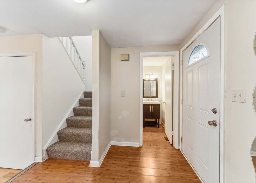 Powder Room & Stairs to the bedrooms - 527 Winston Ln