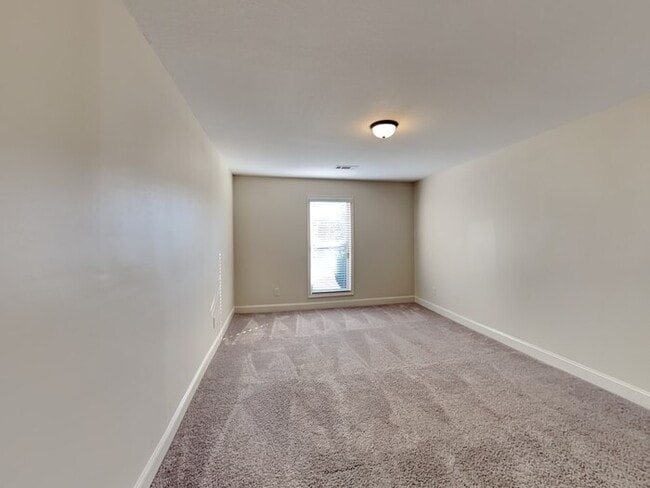 Building Photo - You'll want to see this home for yourself!
