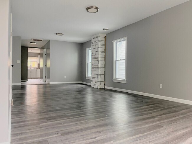 Building Photo - 1025 West Ave