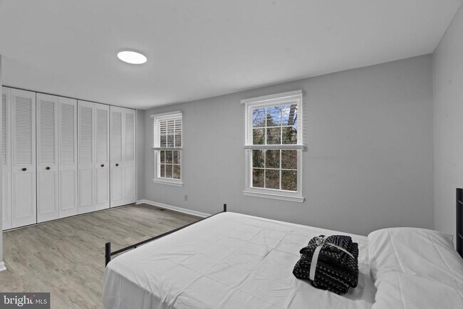 Building Photo - 70 Dorchester Cir