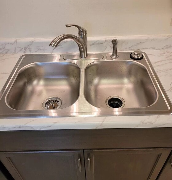 Building Photo - 4101 Parklawn Ave