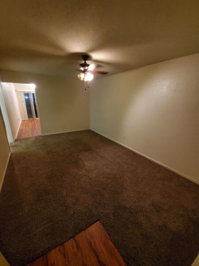 Building Photo - 1606/1608 Cloverdale