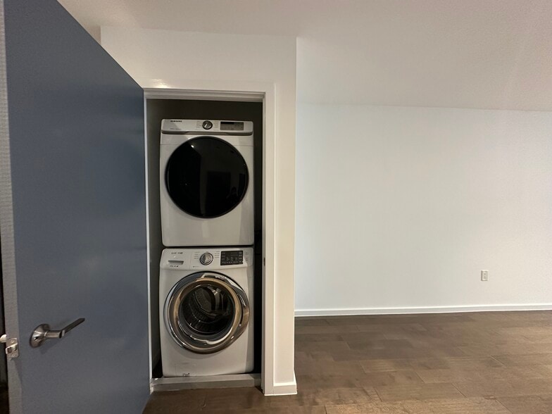 Building Photo - 1443 N Franklin St