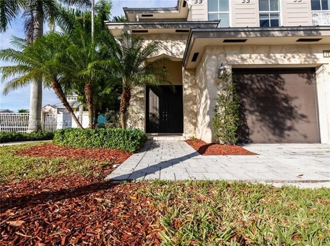 Building Photo - 7010 NW 106th Ave