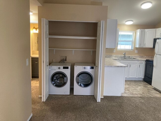 Building Photo - (HAI) Cozy 2-Bedroom, 1-Bathroom Home!