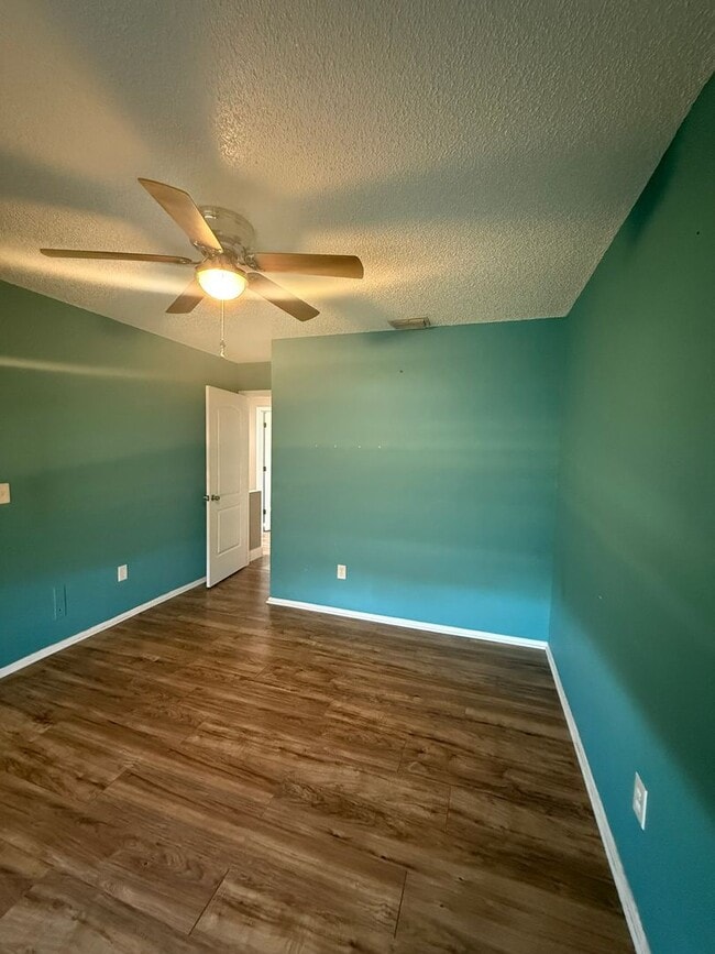 Building Photo - 102 Kristi Ann Ct