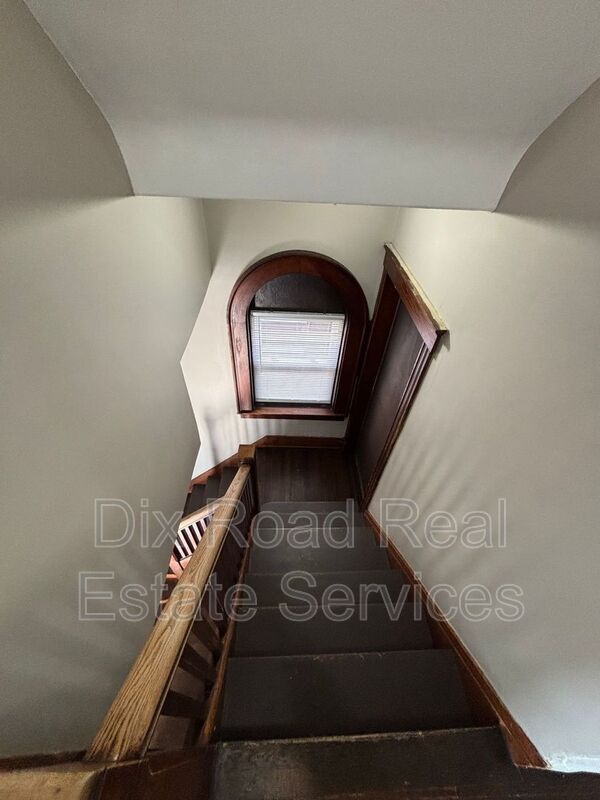 Building Photo - 810 Sunset Ave