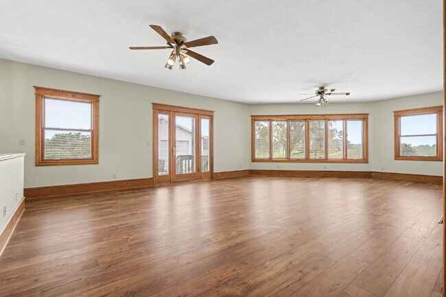 Building Photo - Secluded Farmhouse on over 1.5 acres.  $1990/ Month.  3 beds/ 2 baths