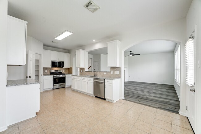 Building Photo - 16906 Shoal Park Dr