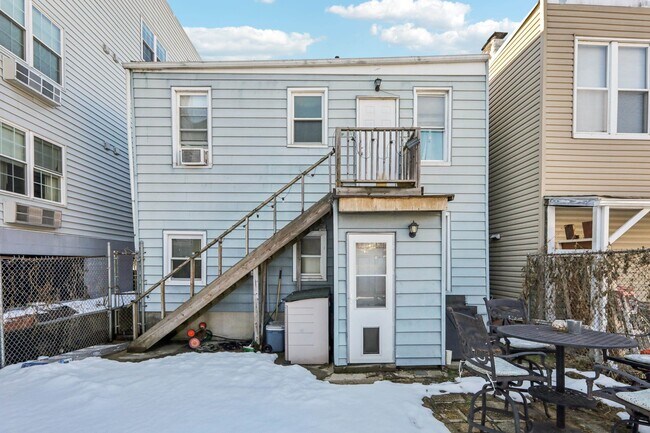 Building Photo - 66 Chestnut Ave