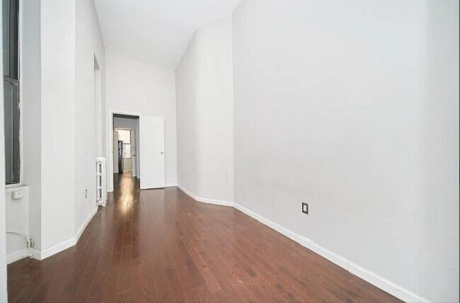 Building Photo - 2 bedroom in NEW YORK NY 10036
