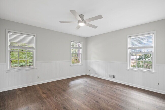 Building Photo - 815 Sudbury Rd NE