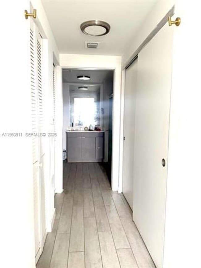 Building Photo - 321 NE 26th St