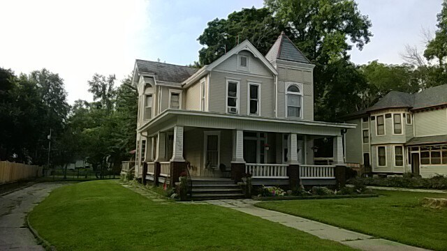 Primary Photo - 1303 Maple Ave